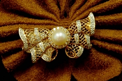 18k YG Diamond & Pearl Broach