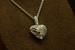 14k WG Heart 0.37 TDW